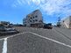 広々とした交差点の風景