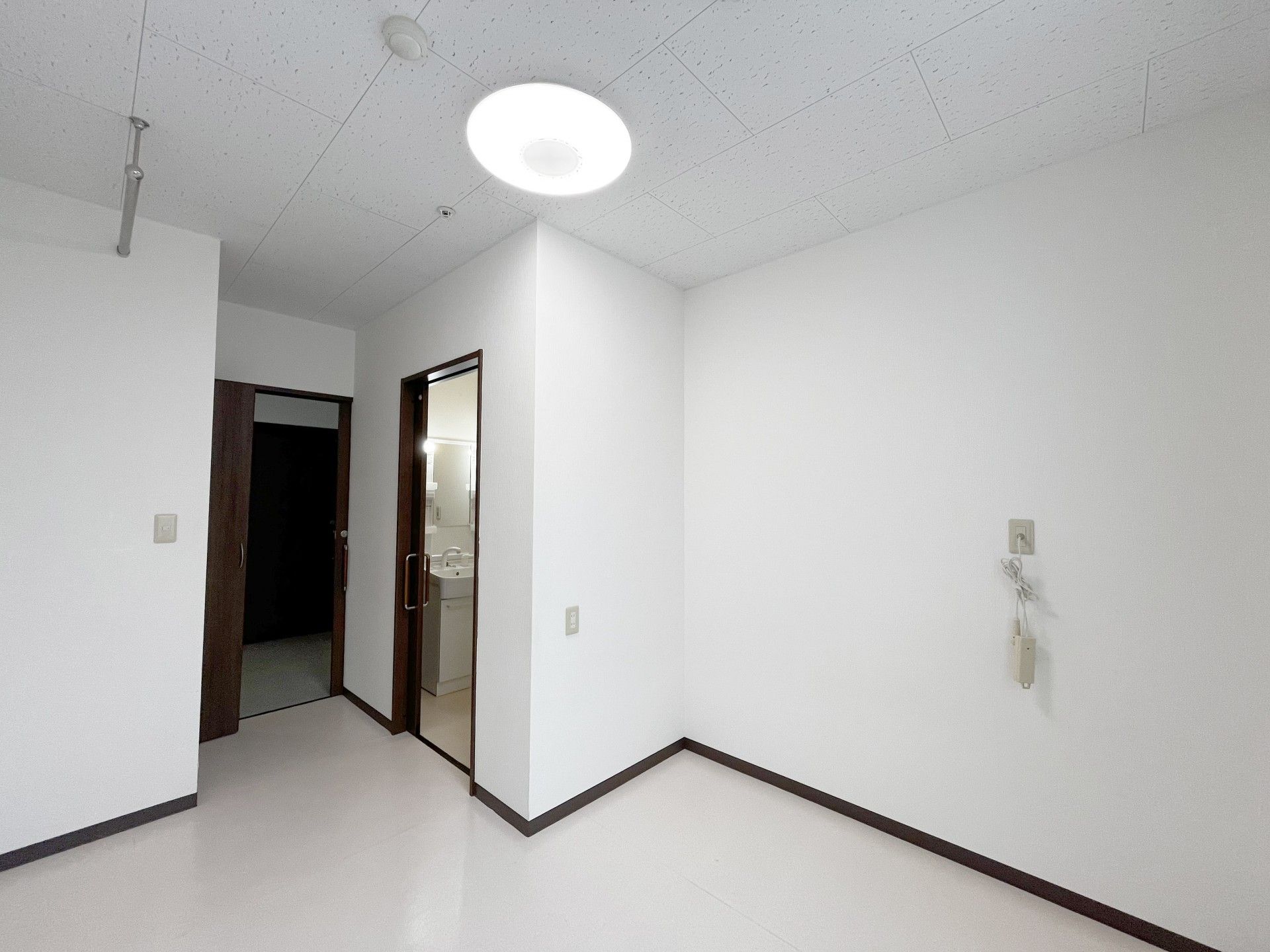 明るい個室の一角