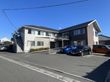 駐車場のある建物外観