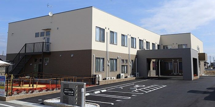 新築そうな施設の外観