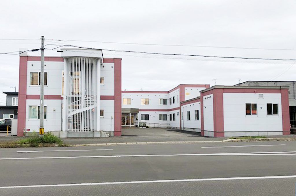 ゆったりとした建物の外観