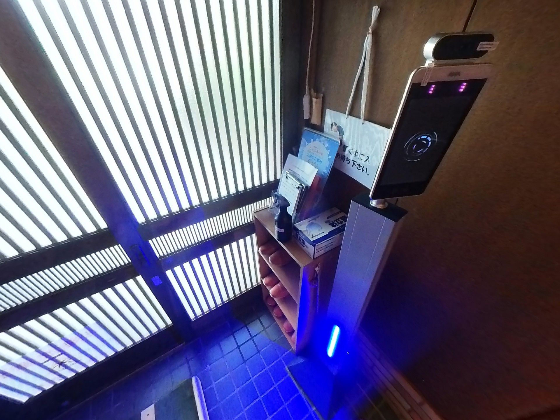 玄関の温度測定装置