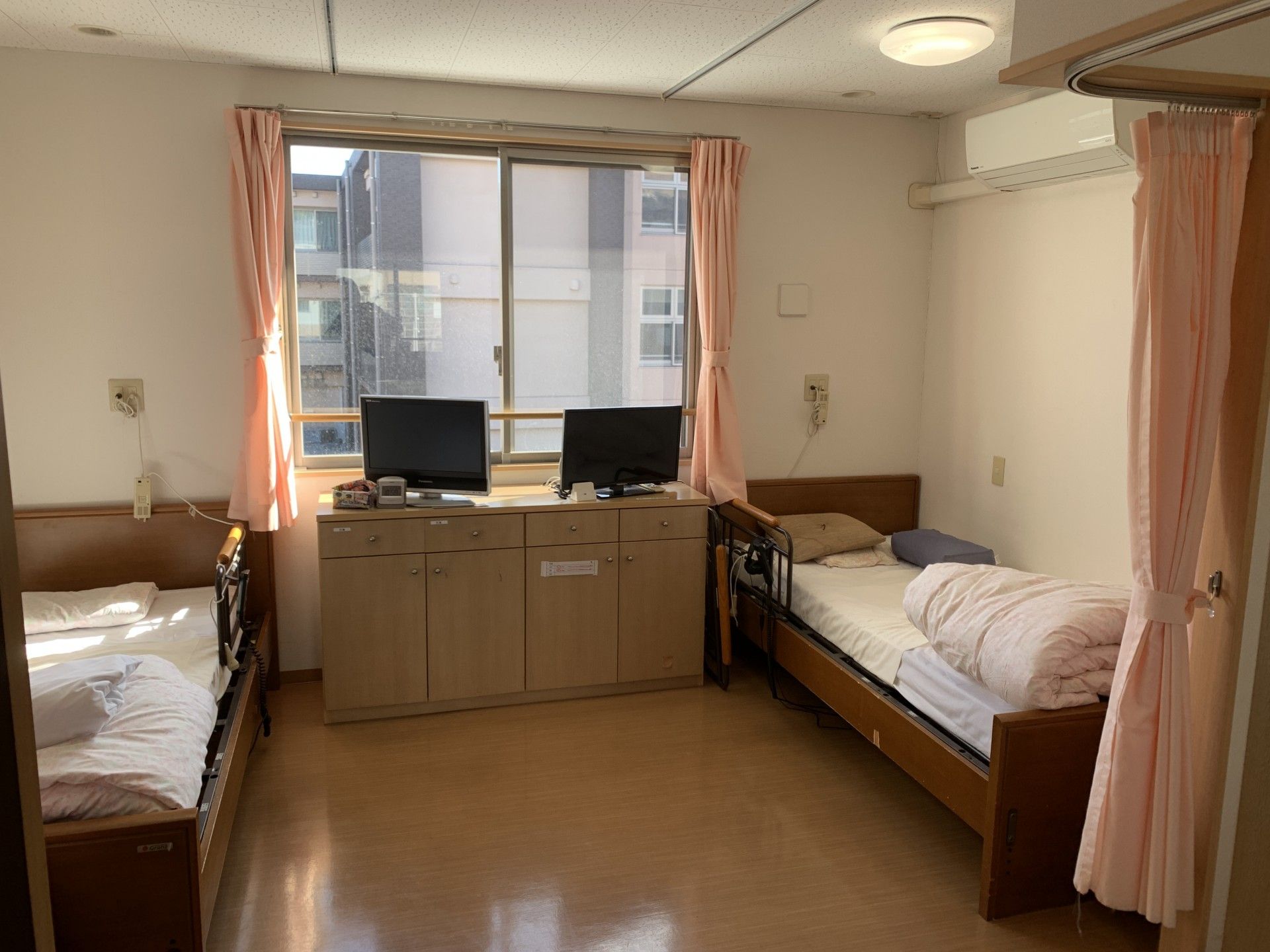 日当たりの良い二人部屋