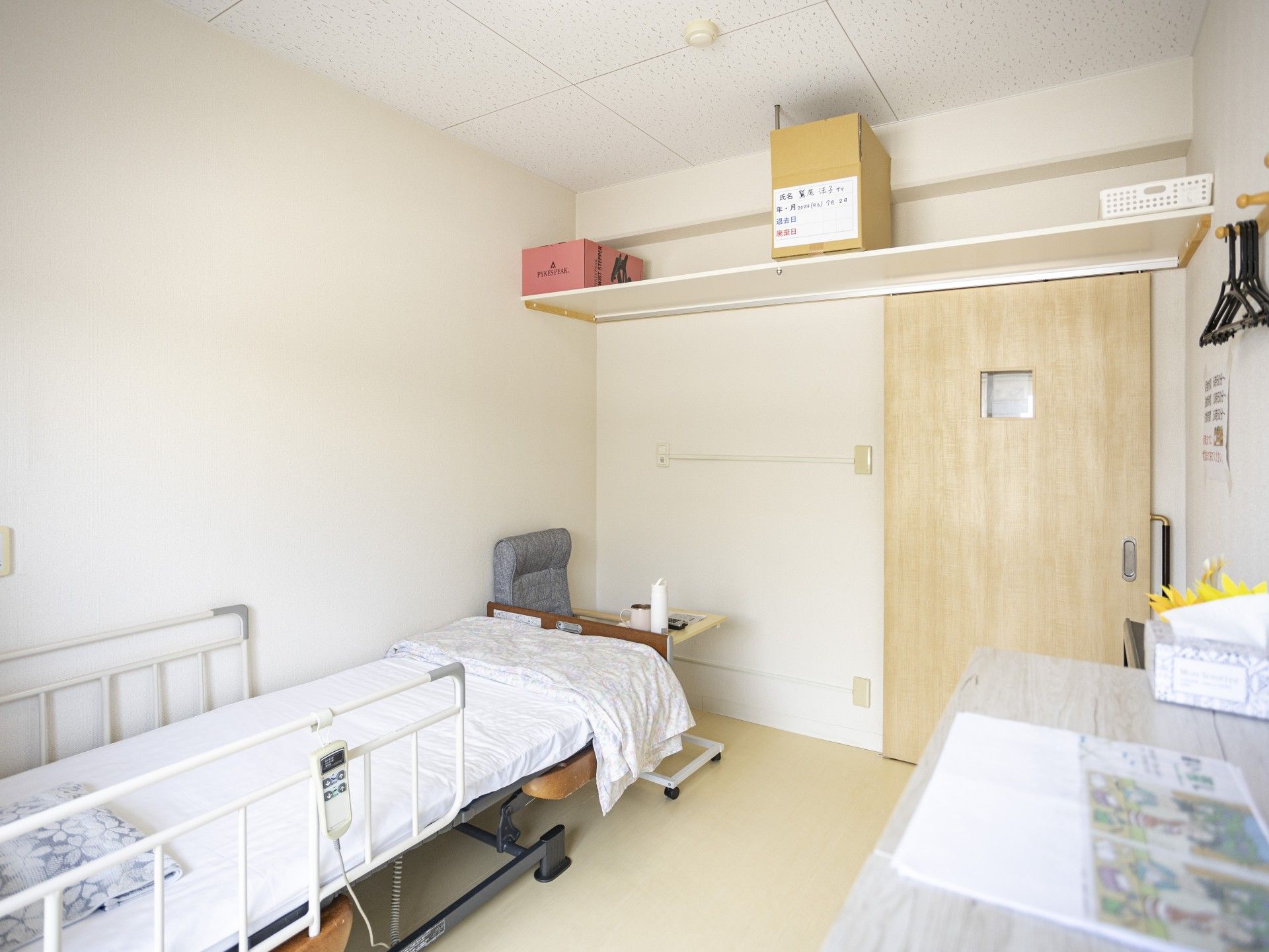 シンプルな個室の様子