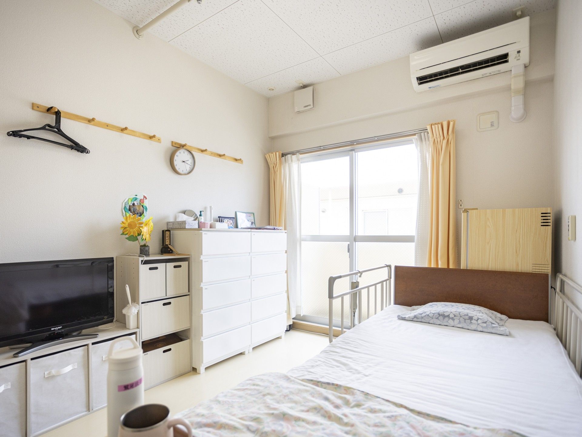明るい個室の様子