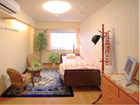 らいふ海老名の居室。ご自宅より生活用品・家具を持ち込んでの居室環境をお作りいただけます。