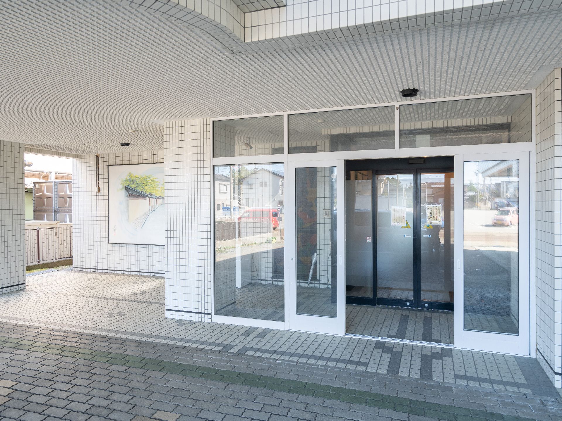 段差がないので、足の不自由な人でも入ることのできる介護施設