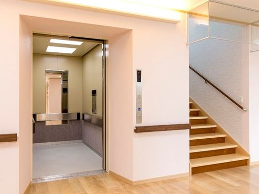 エレベーター・階段