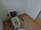 介護施設の明るいトイレ設備