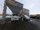 雪のある駐車場のエントランス