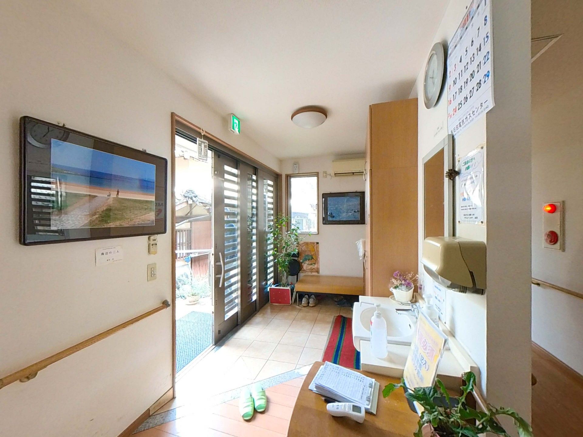 明るい玄関スペース