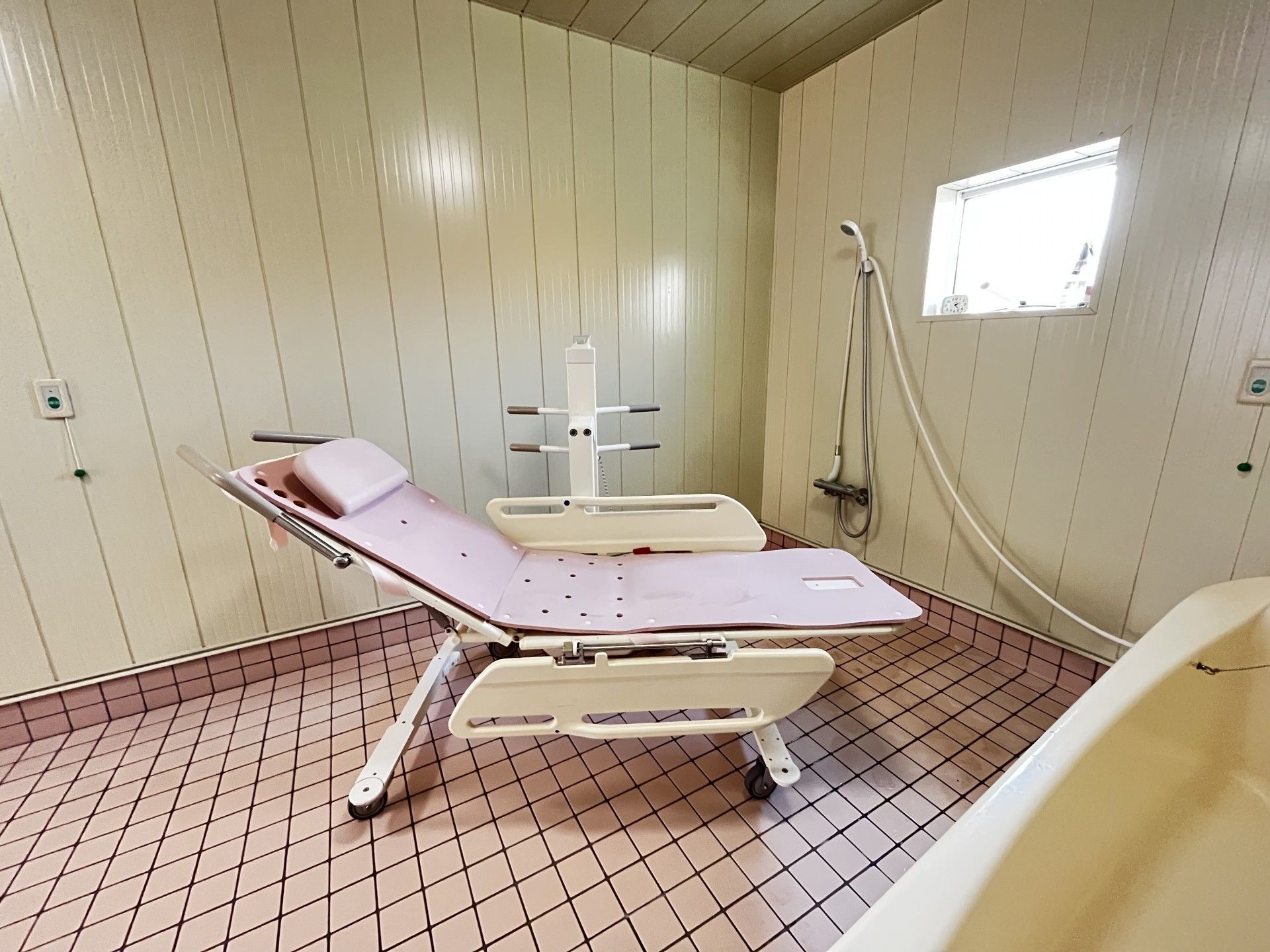 快適な入浴設備の部屋