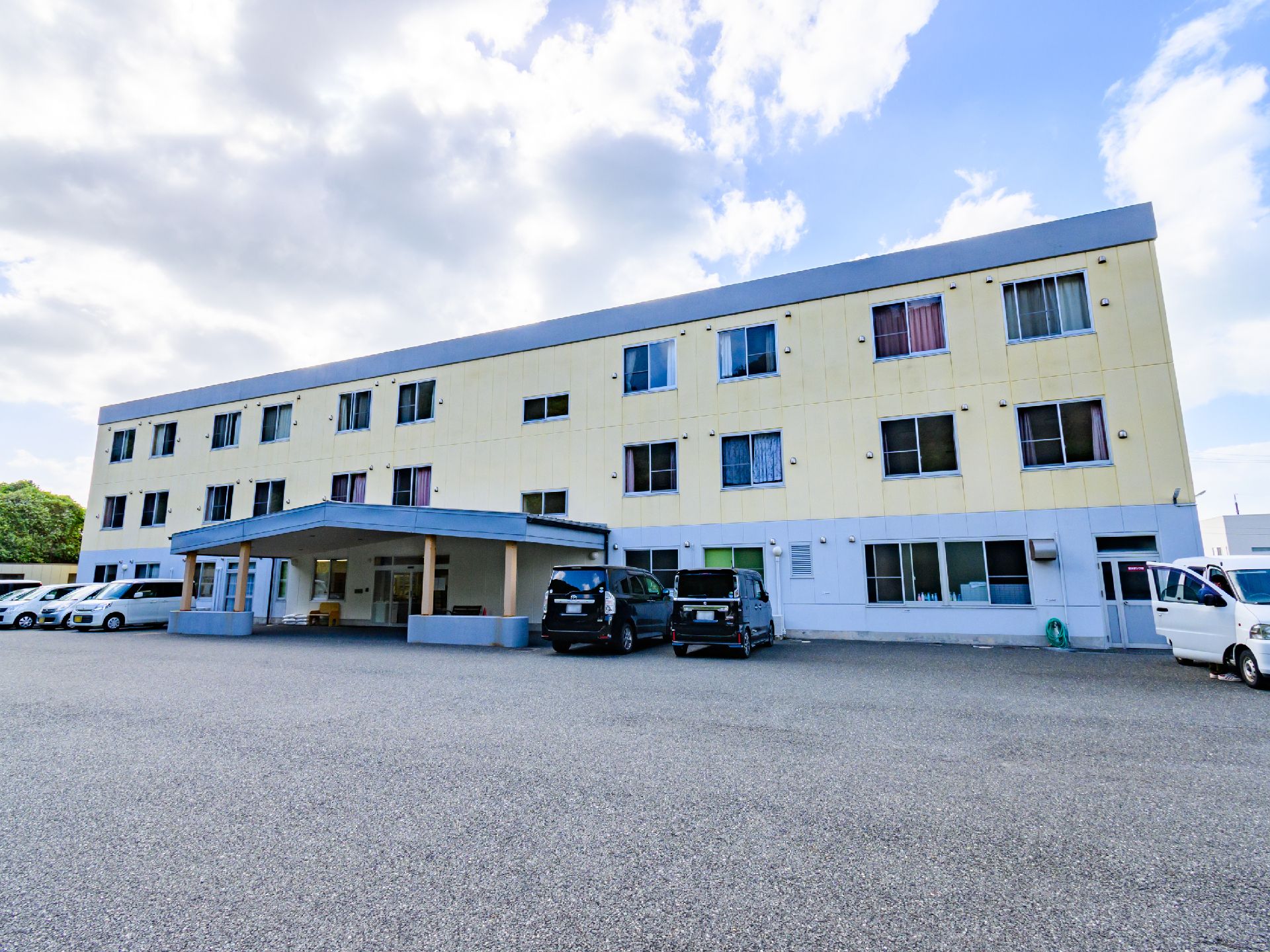 3階建ての住宅型有料老人ホーム