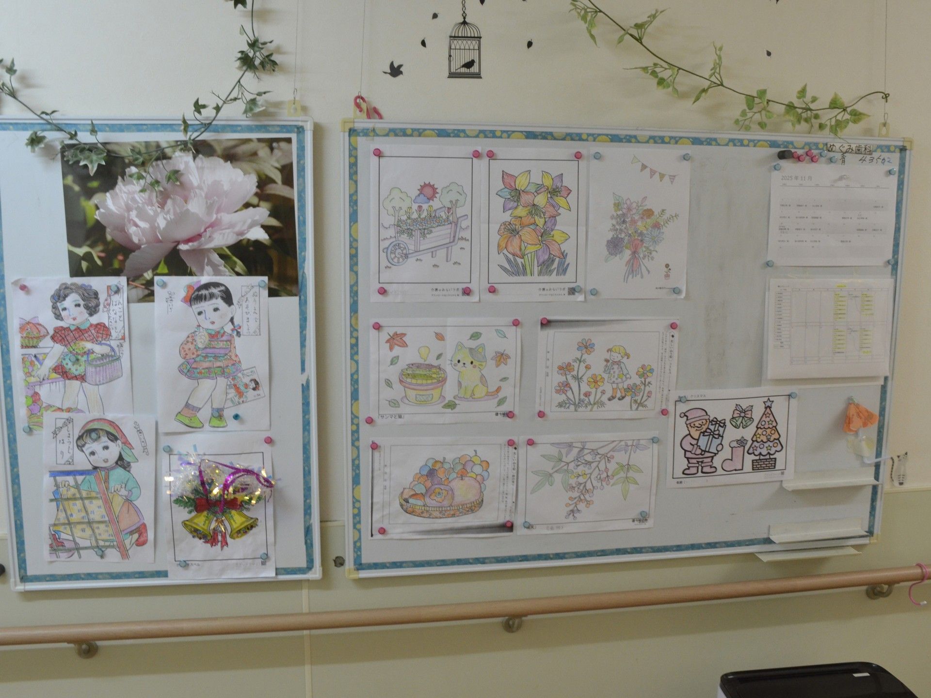 作品が飾られた掲示板