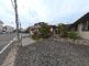 ゆったりとした門扉のある建物