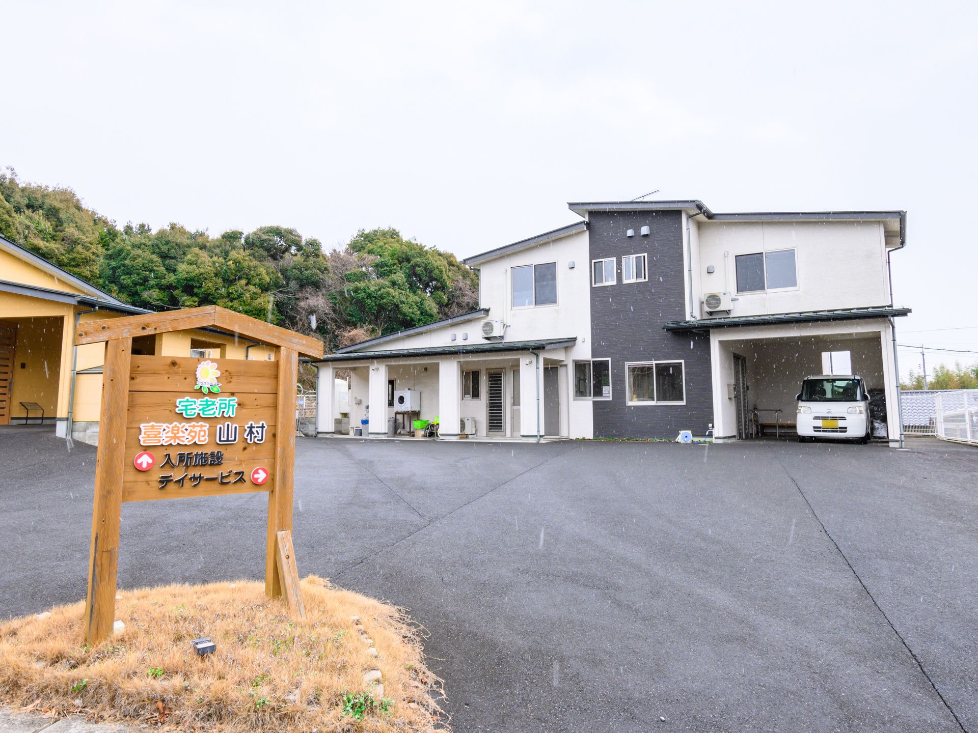 駐車場のある玄関