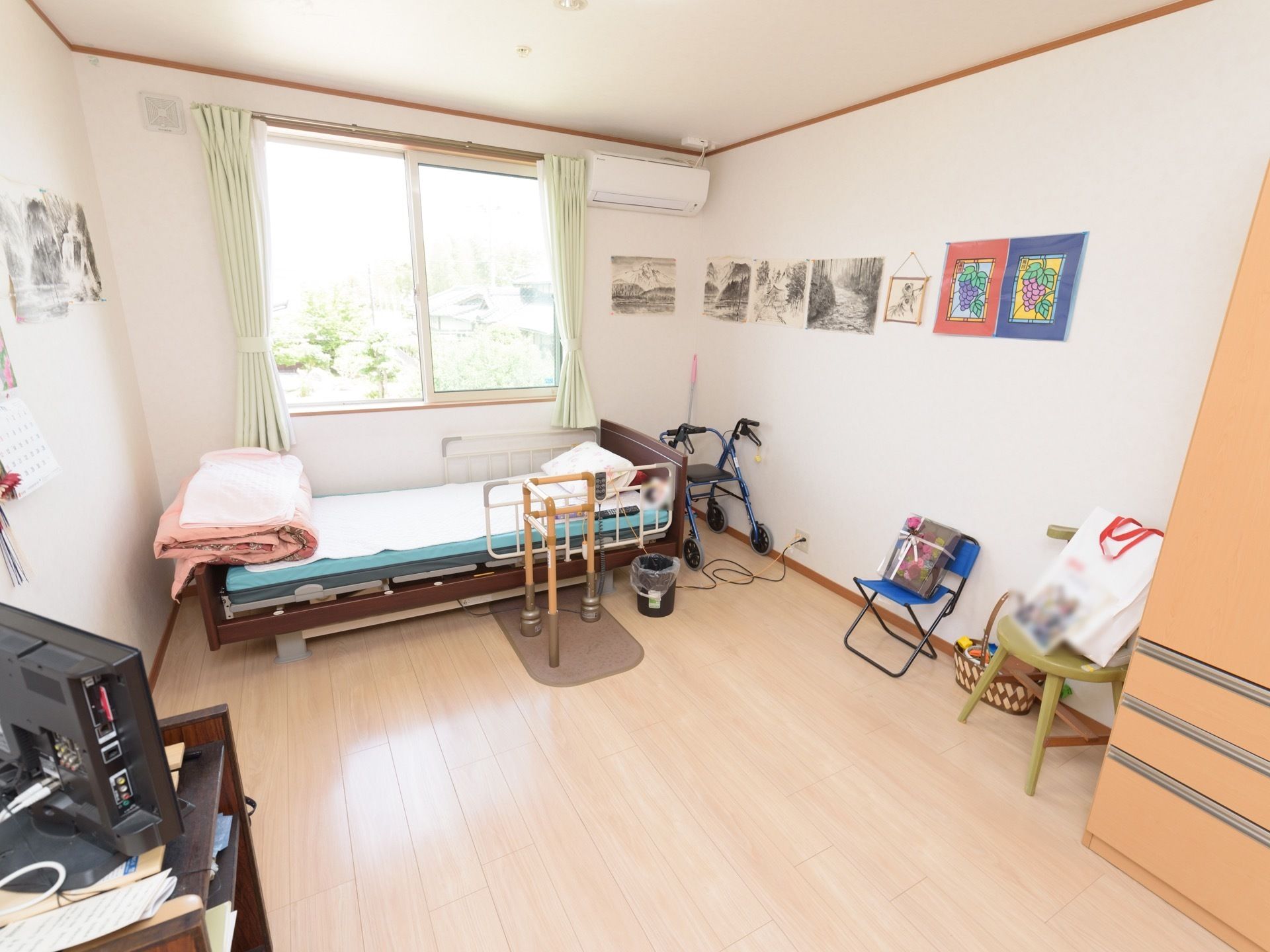 居室内は全てベッドが完備されている。愛用の家具や、趣味の物を持ち込んで過ごしやすい部屋造りをすることができる。