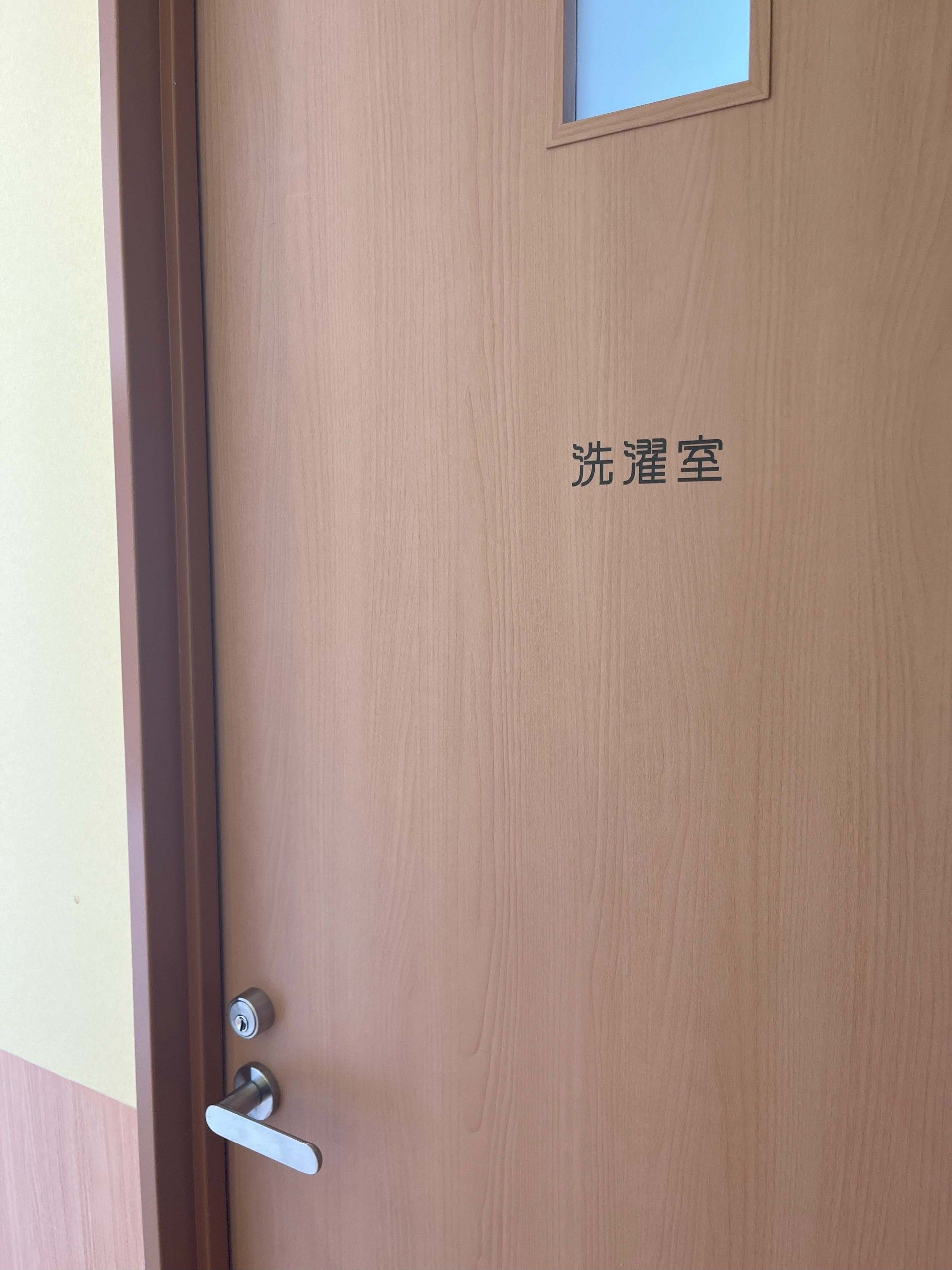 洗濯室の扉