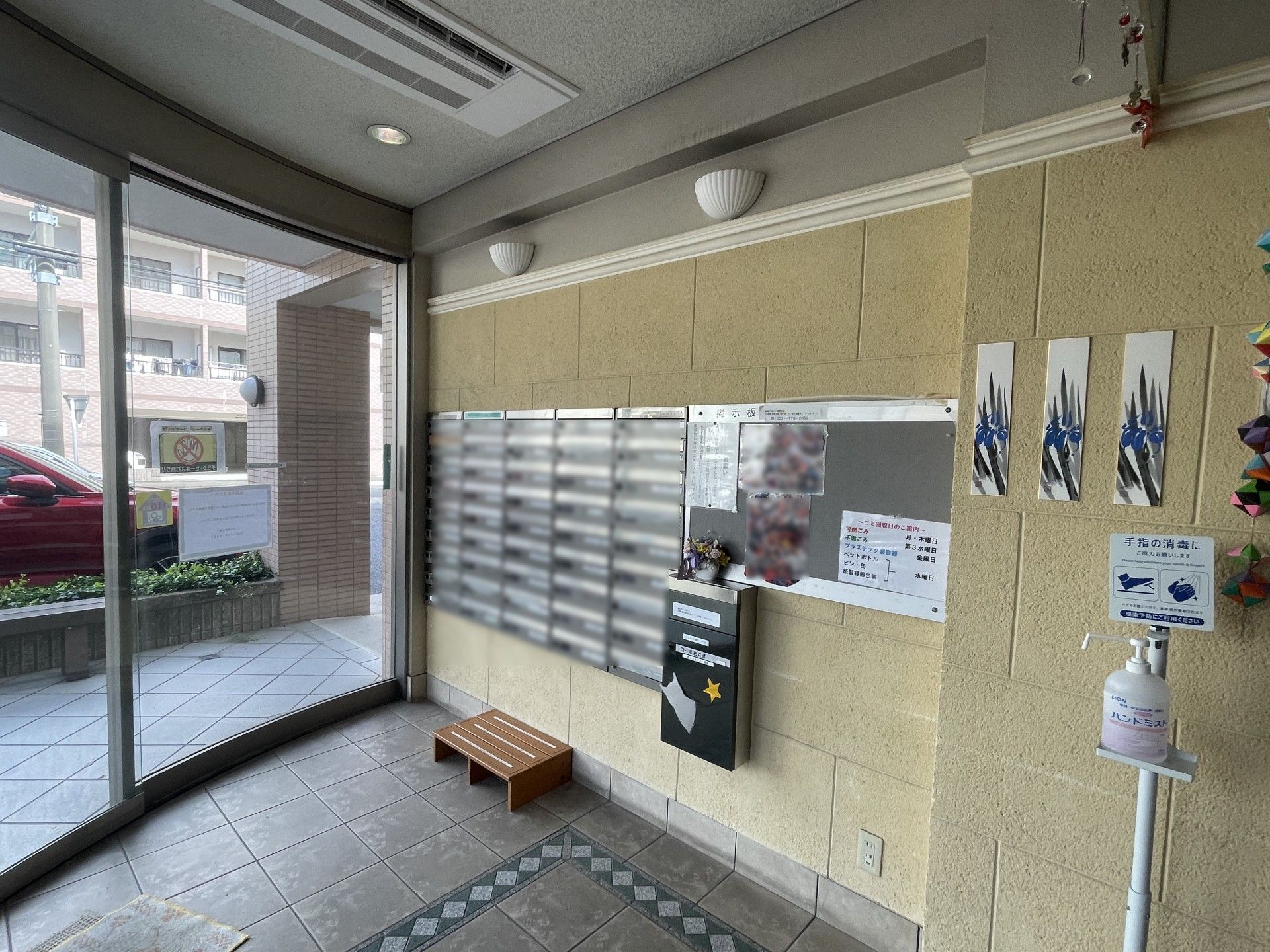 明るいエントランスホール