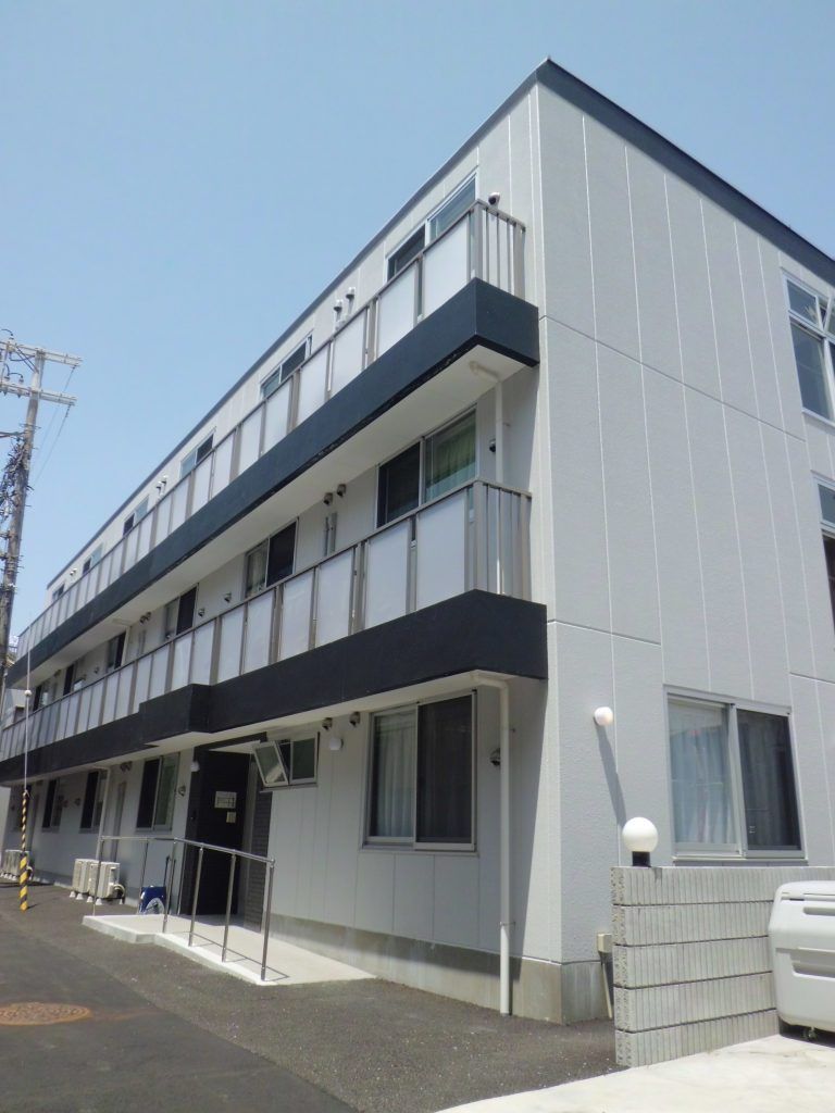 施設のきれいな外観