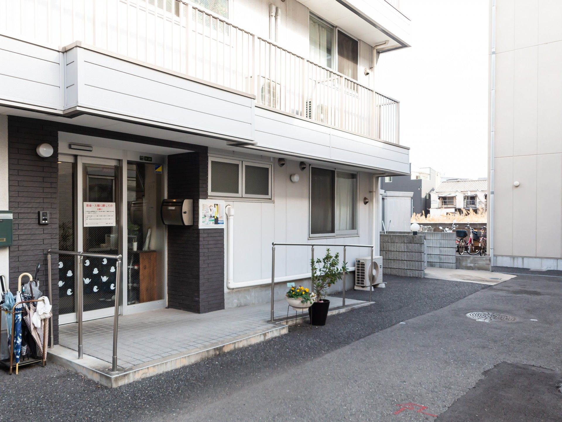 エントランスの外観