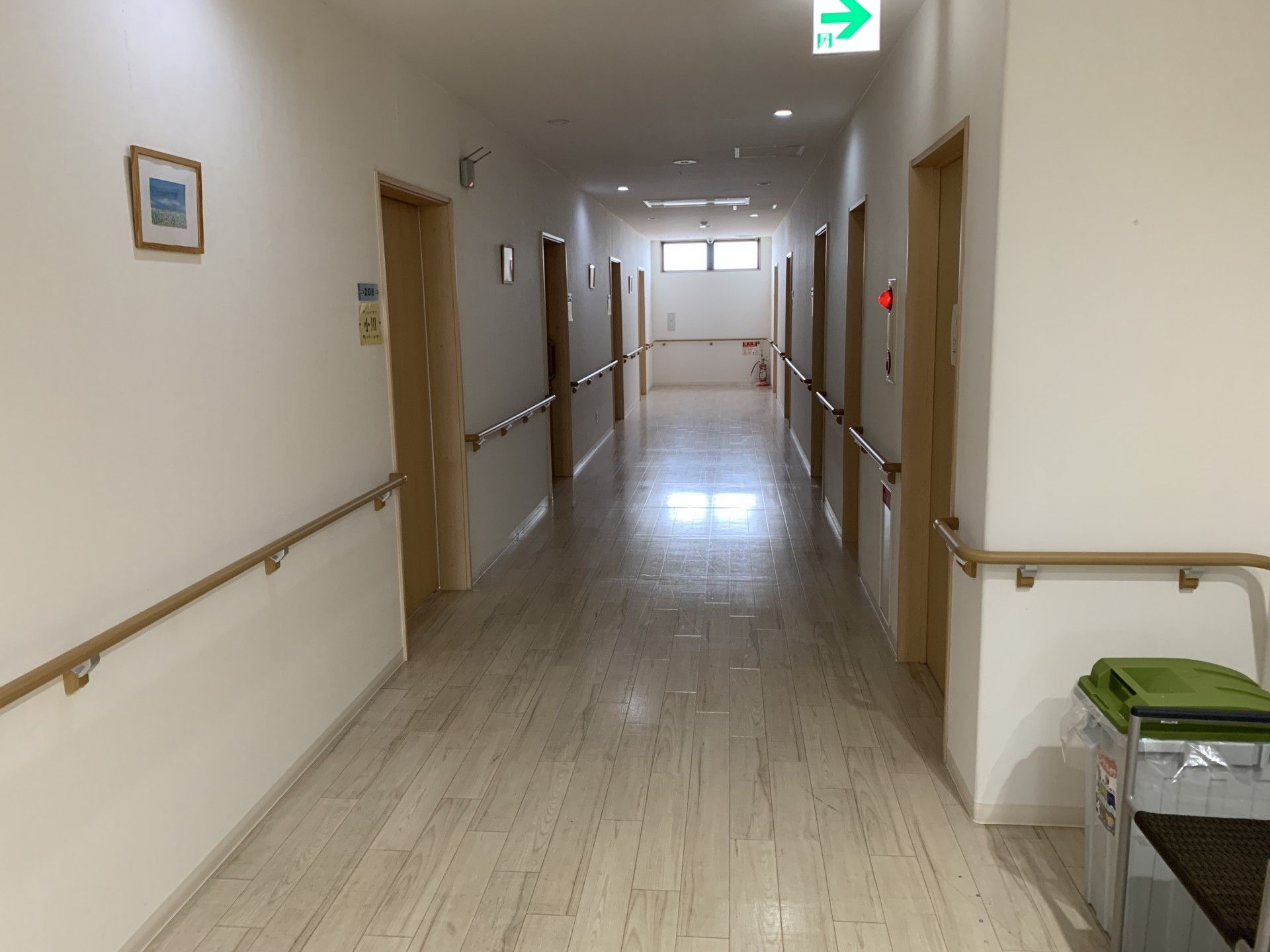 手すり付きの廊下