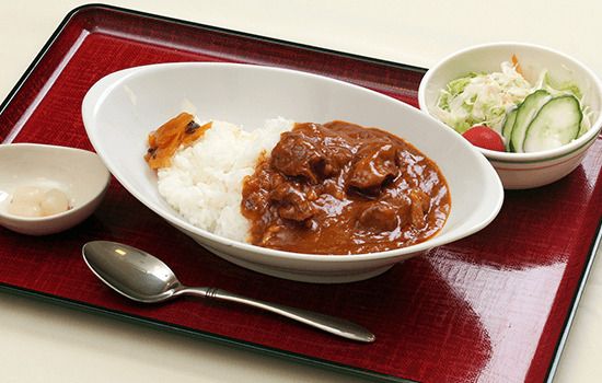 カレーライスとサラダとらきょう漬け