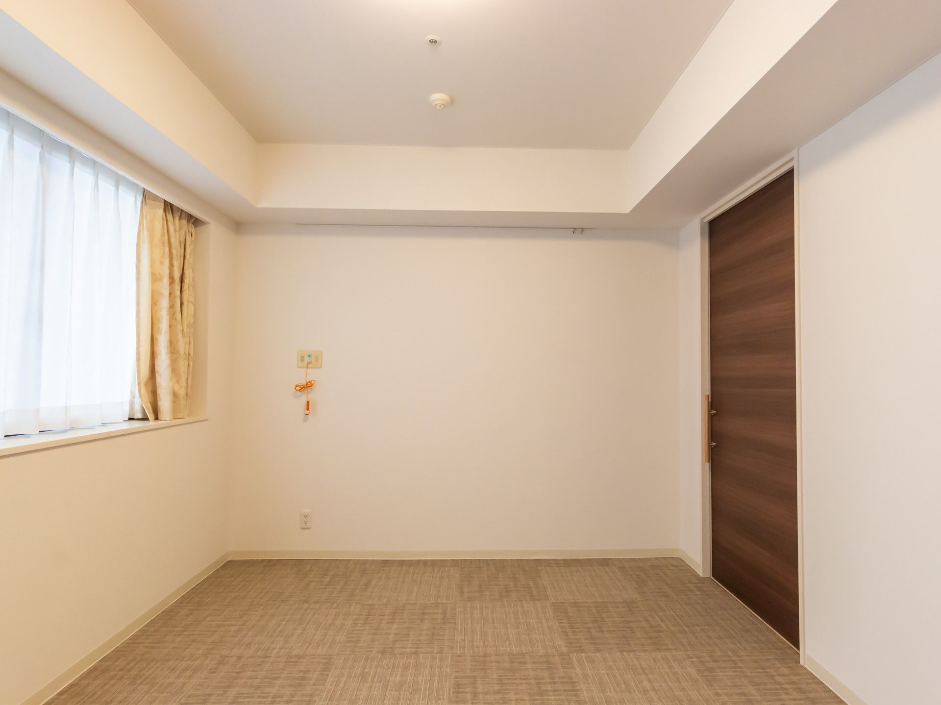 明るい個室の一角