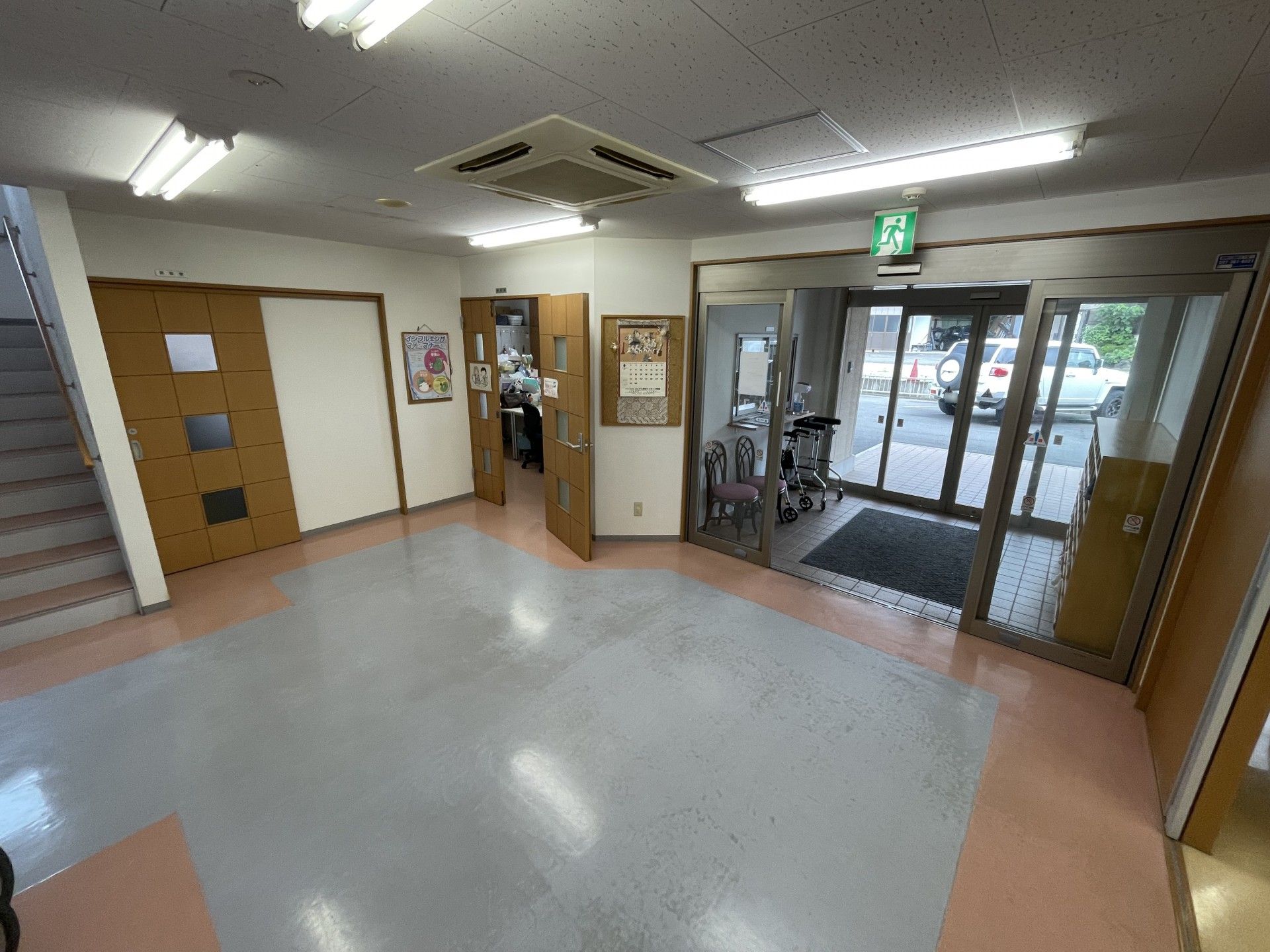 広々としたエントランスホール