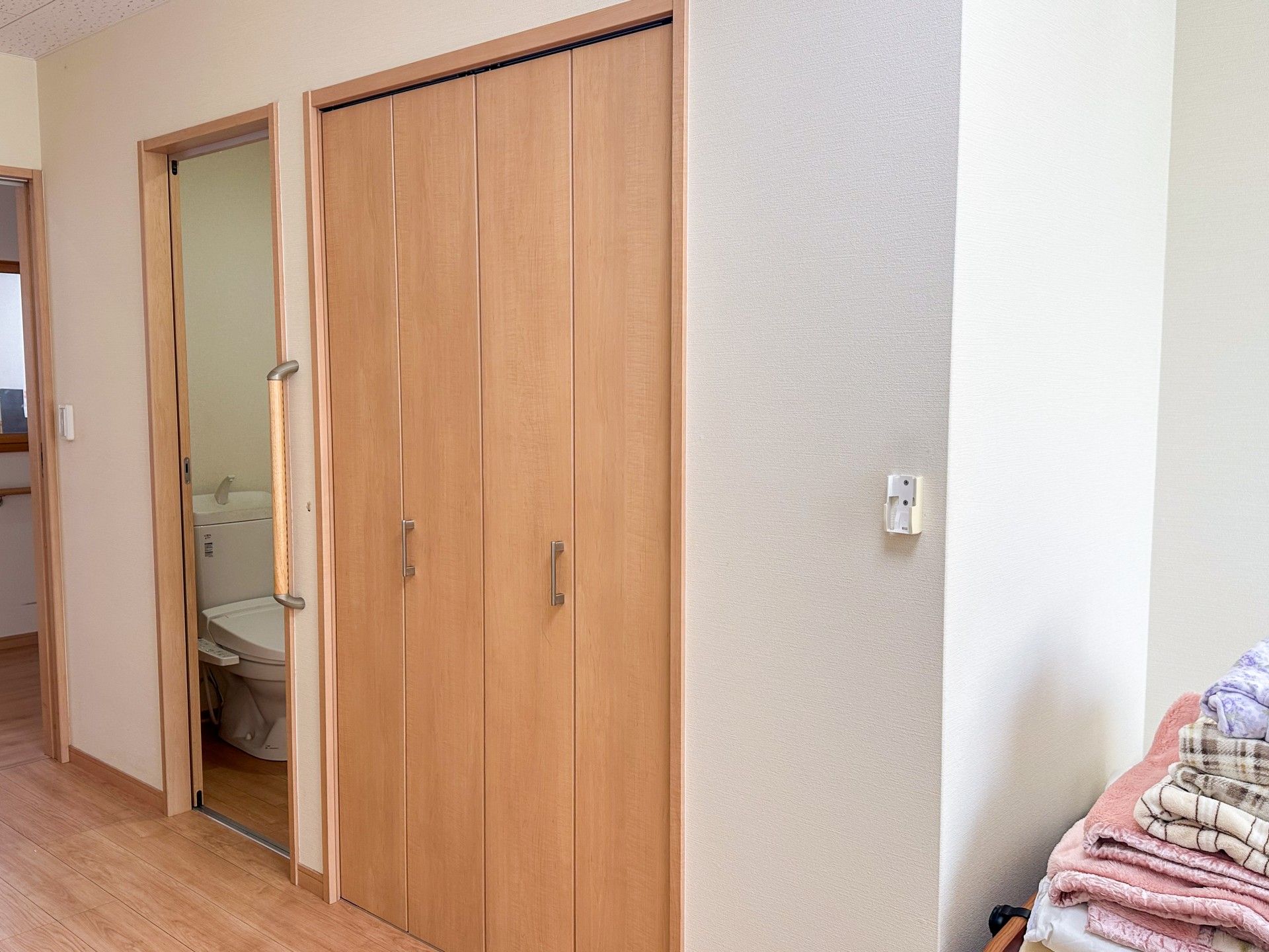 バリアフリーのトイレ扉