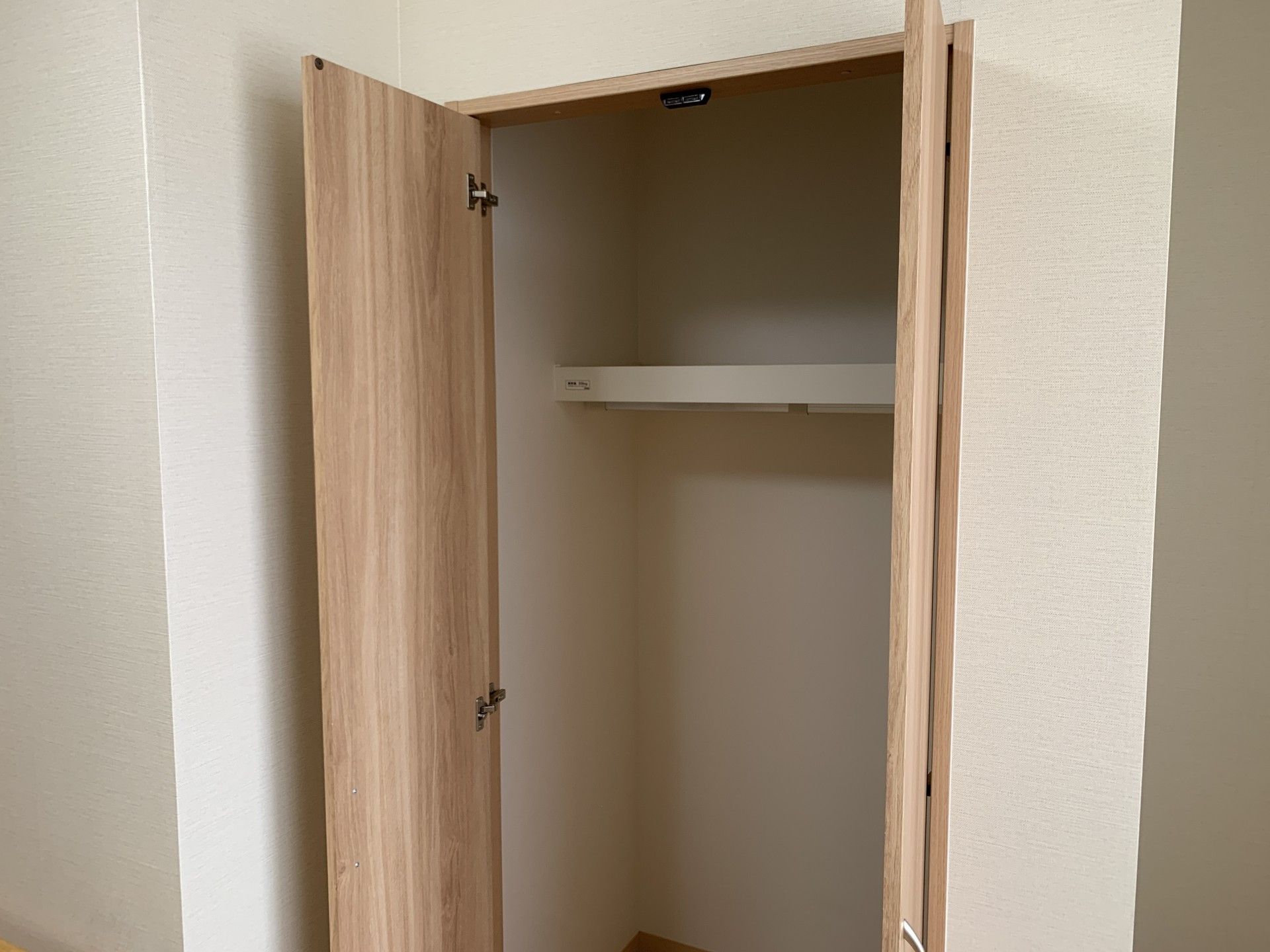 収納スペースの扉