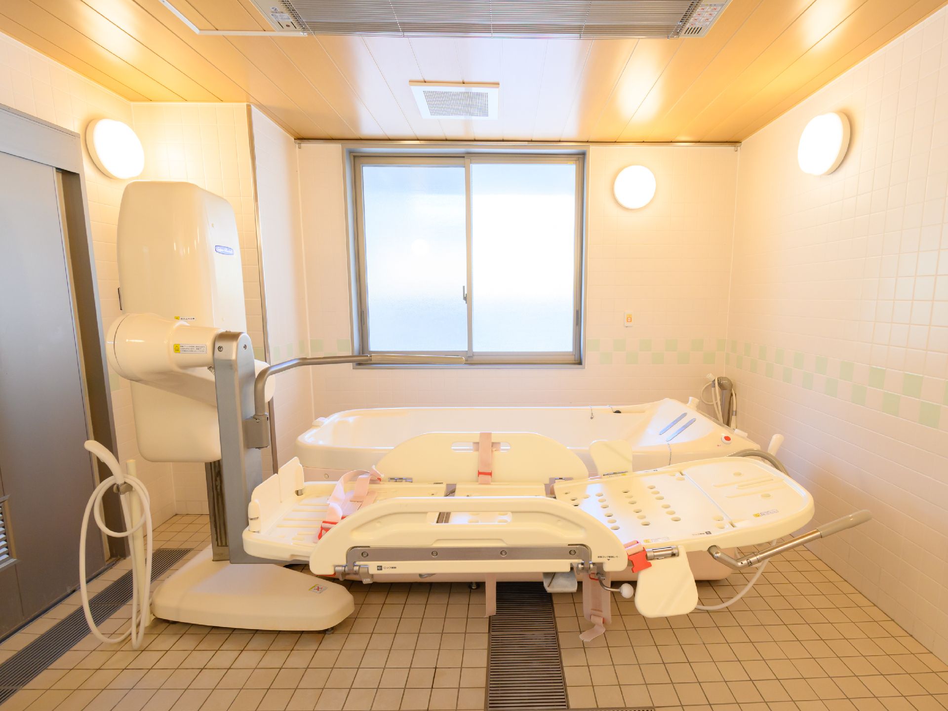 重度の要介護度の方でも、体に負担をかけずに入浴ができる機械浴