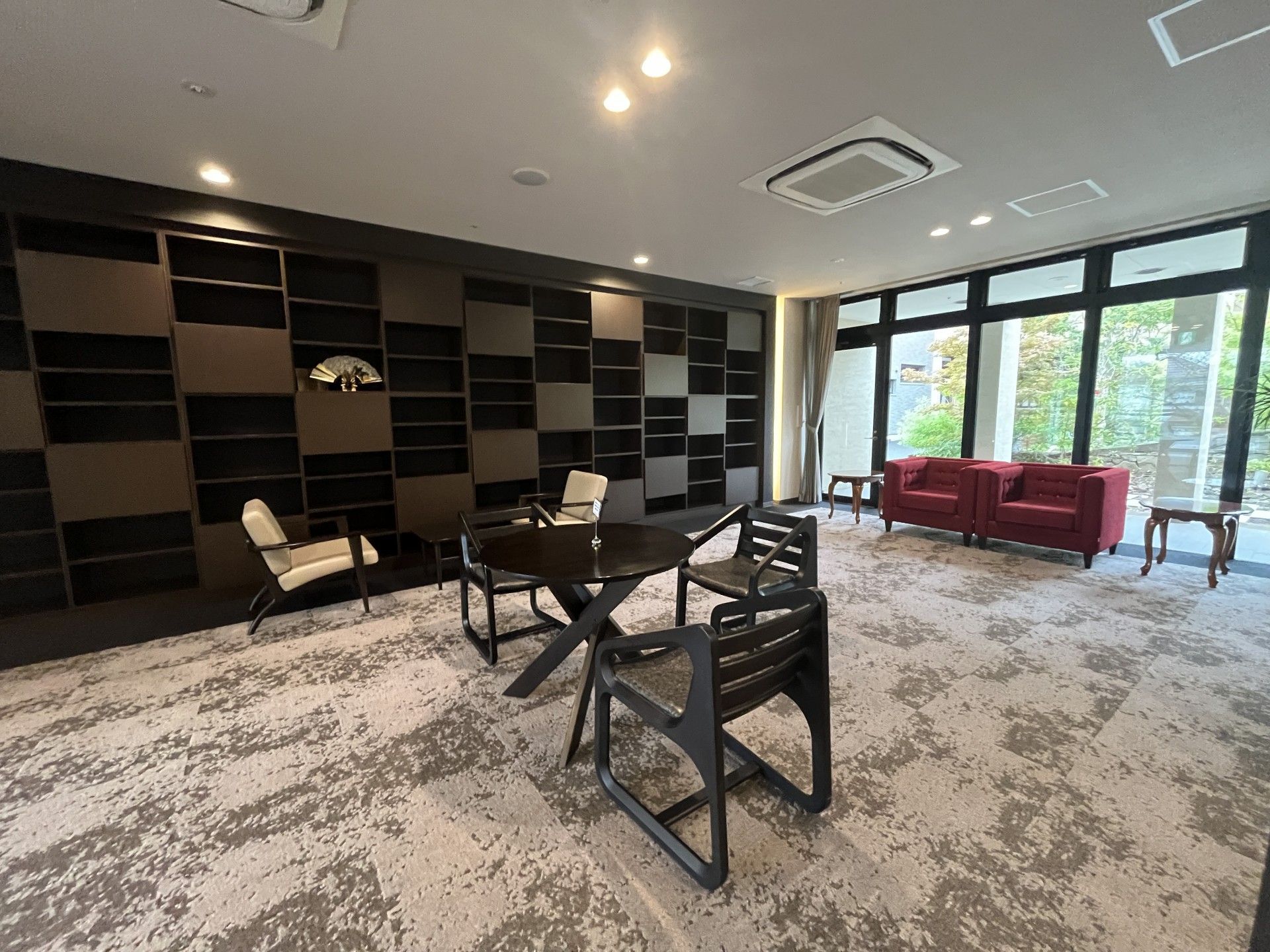 落ち着いた雰囲気の部屋