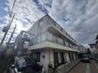 三階建ての建物外観