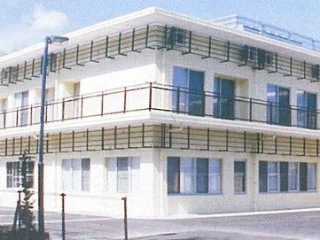 二階建ての建物外観