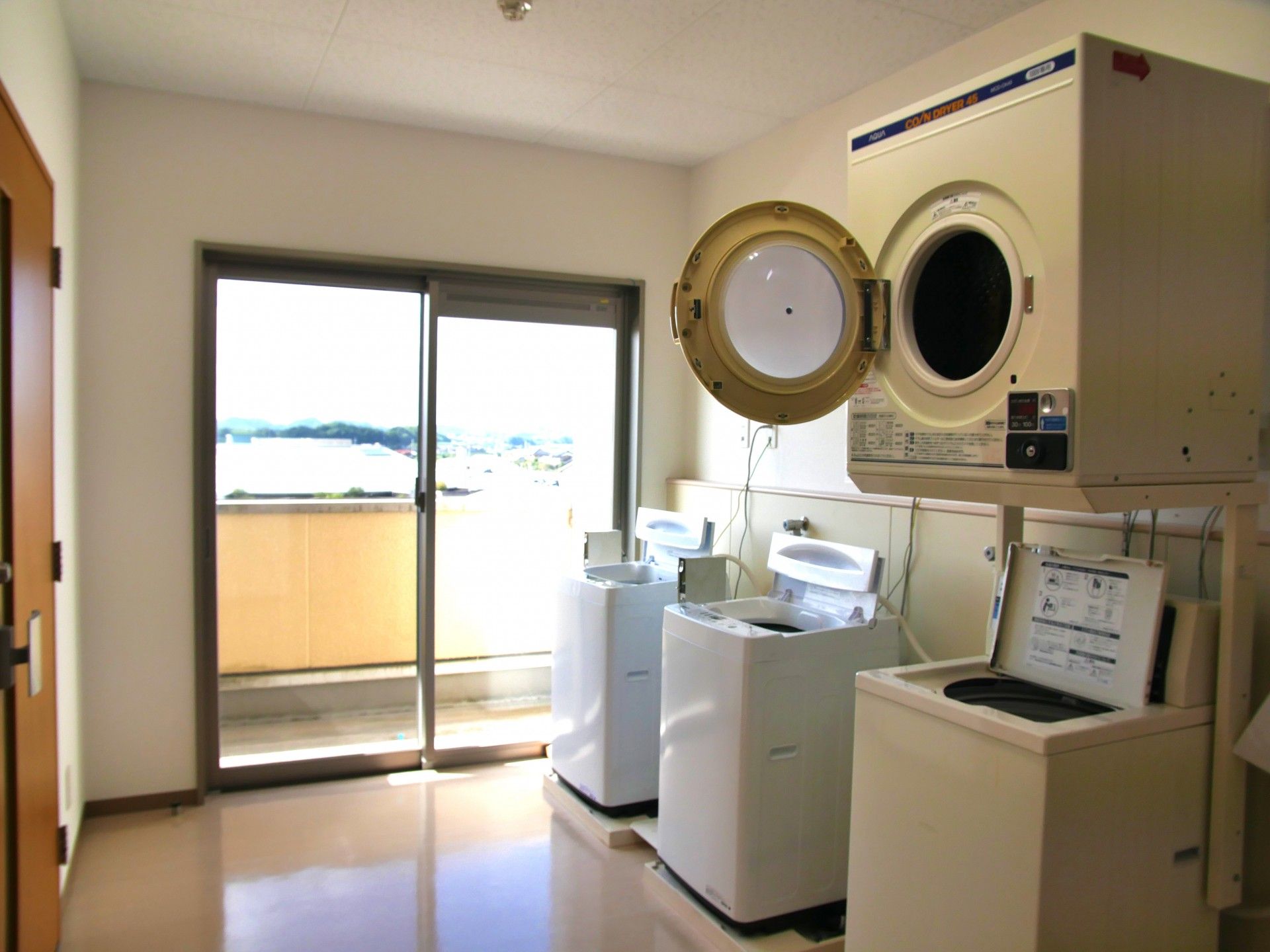 洗濯機と乾燥機の設備