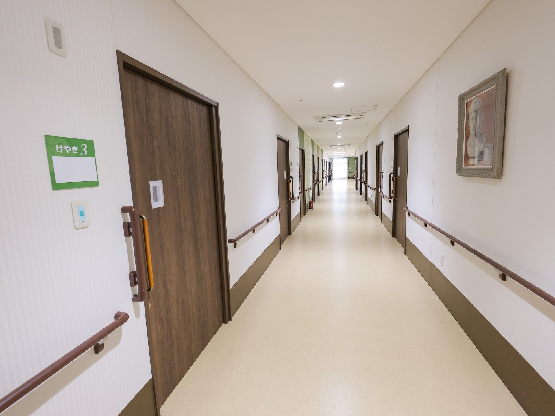長い廊下の風景