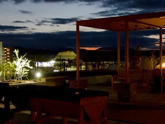 屋上庭園（夜）