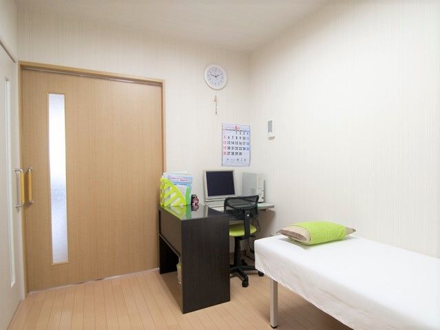 施設内に用意された静養室の様子。具合が悪いときに静養するための部屋