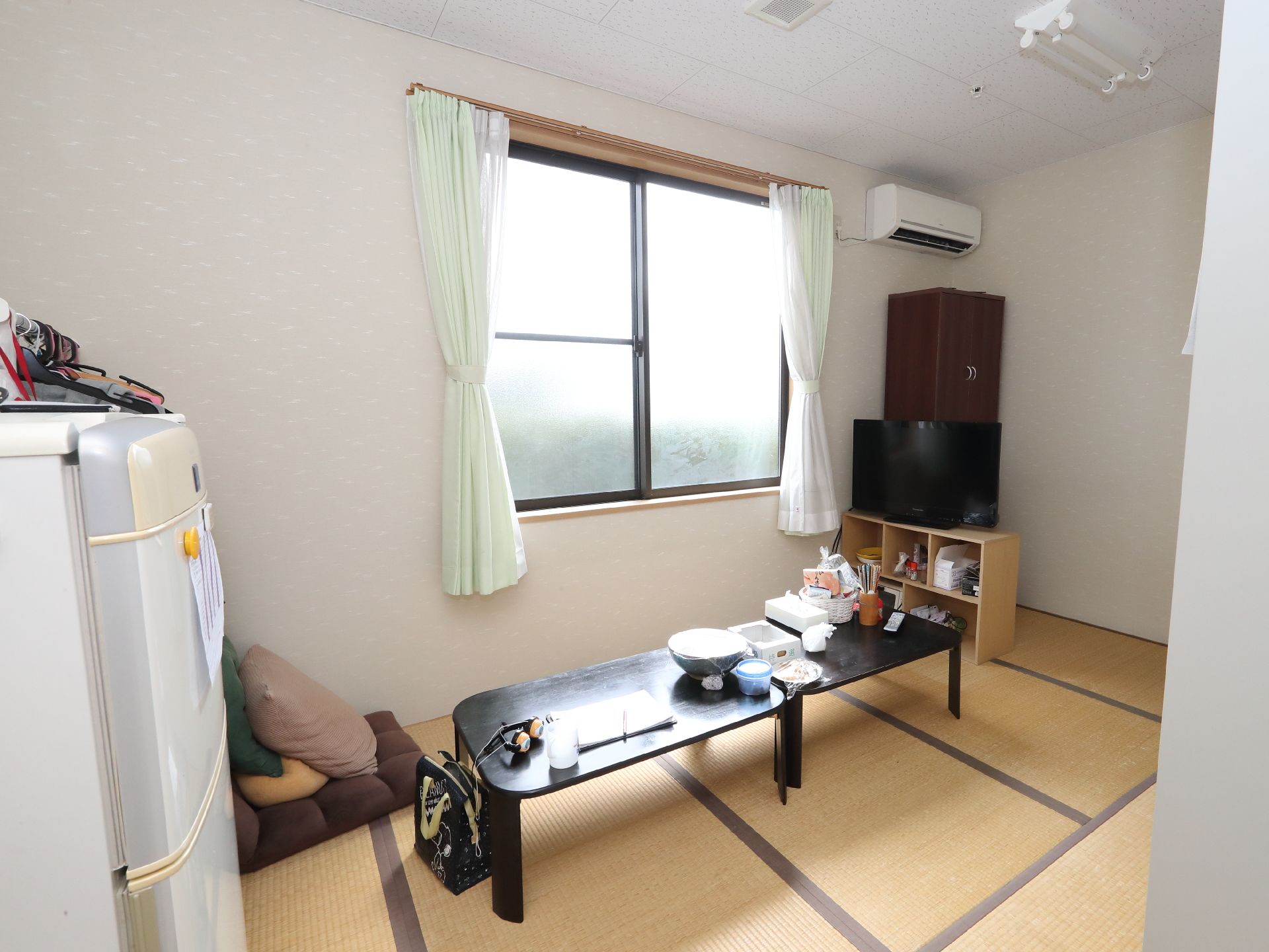 エアコンや冷蔵庫が設置されている居室