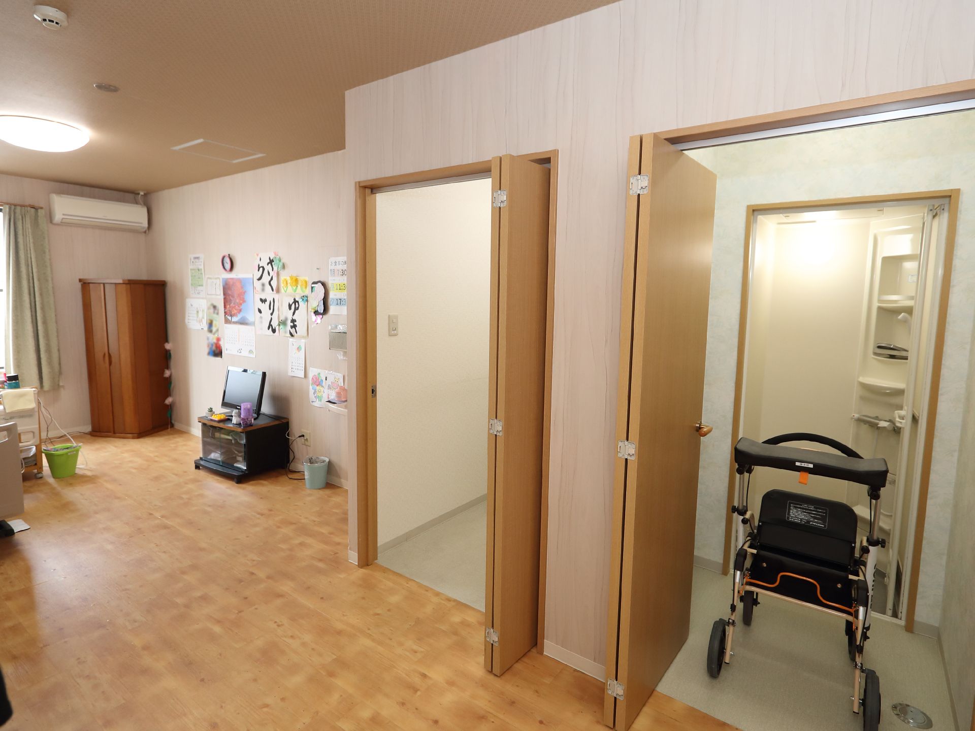 車椅子の方も移動していただきやすい広い居室