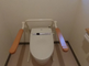 介護施設の明るいトイレの様子