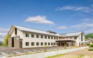 ゆったりとした施設の外観