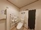 バリアフリー設計のトイレ空間