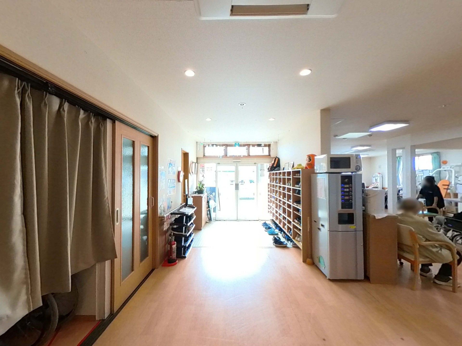 明るい廊下の一角