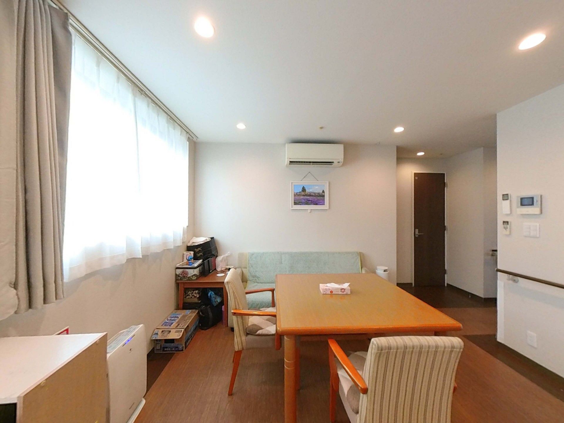 明るいリビングルーム