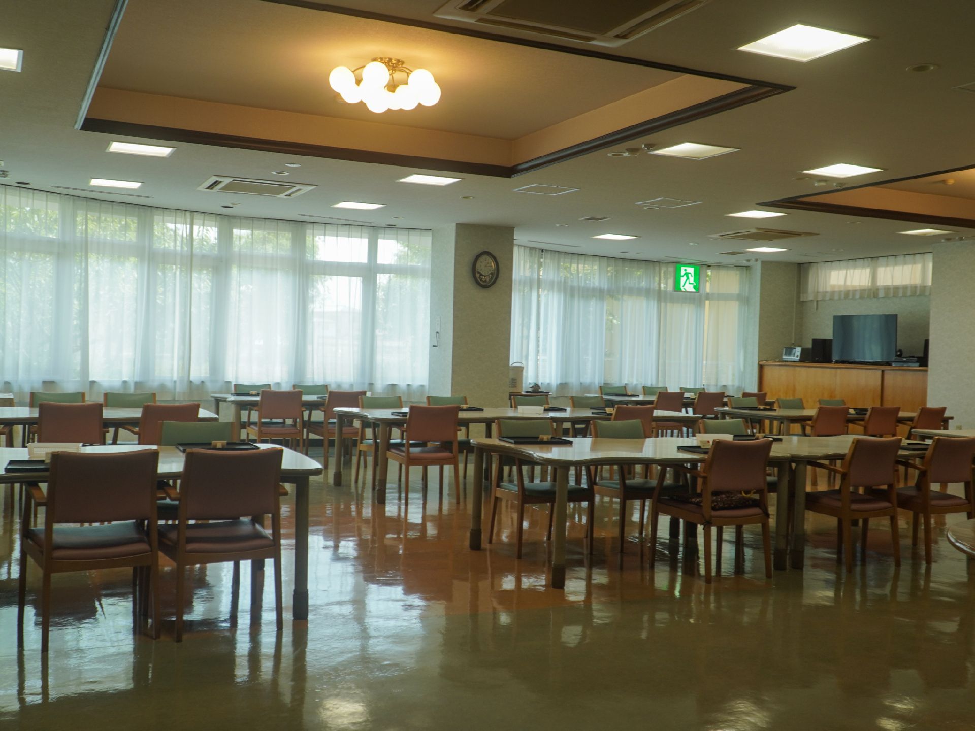 テレビのある食堂