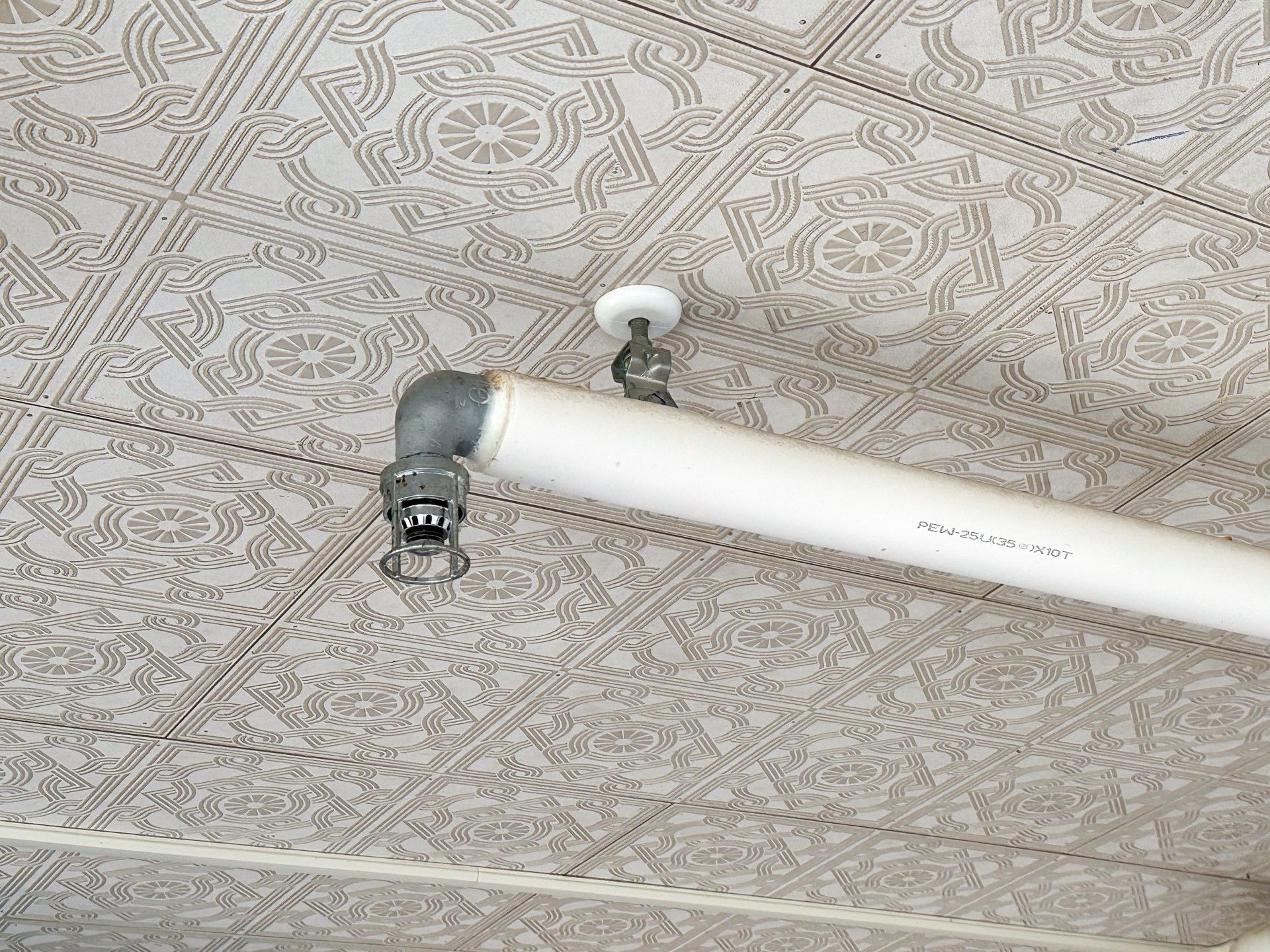 天井の配管設備