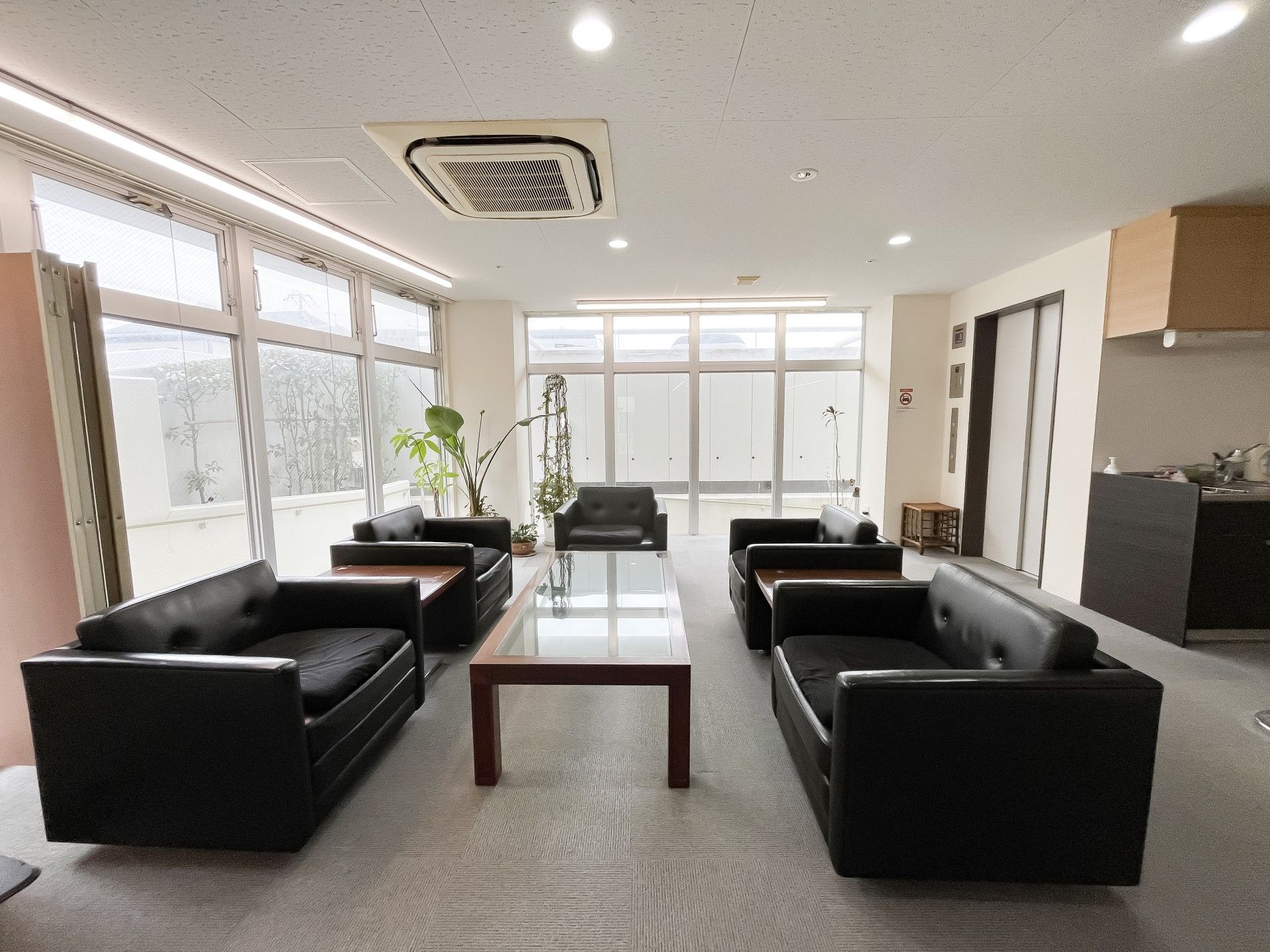 落ち着いた雰囲気の談話室