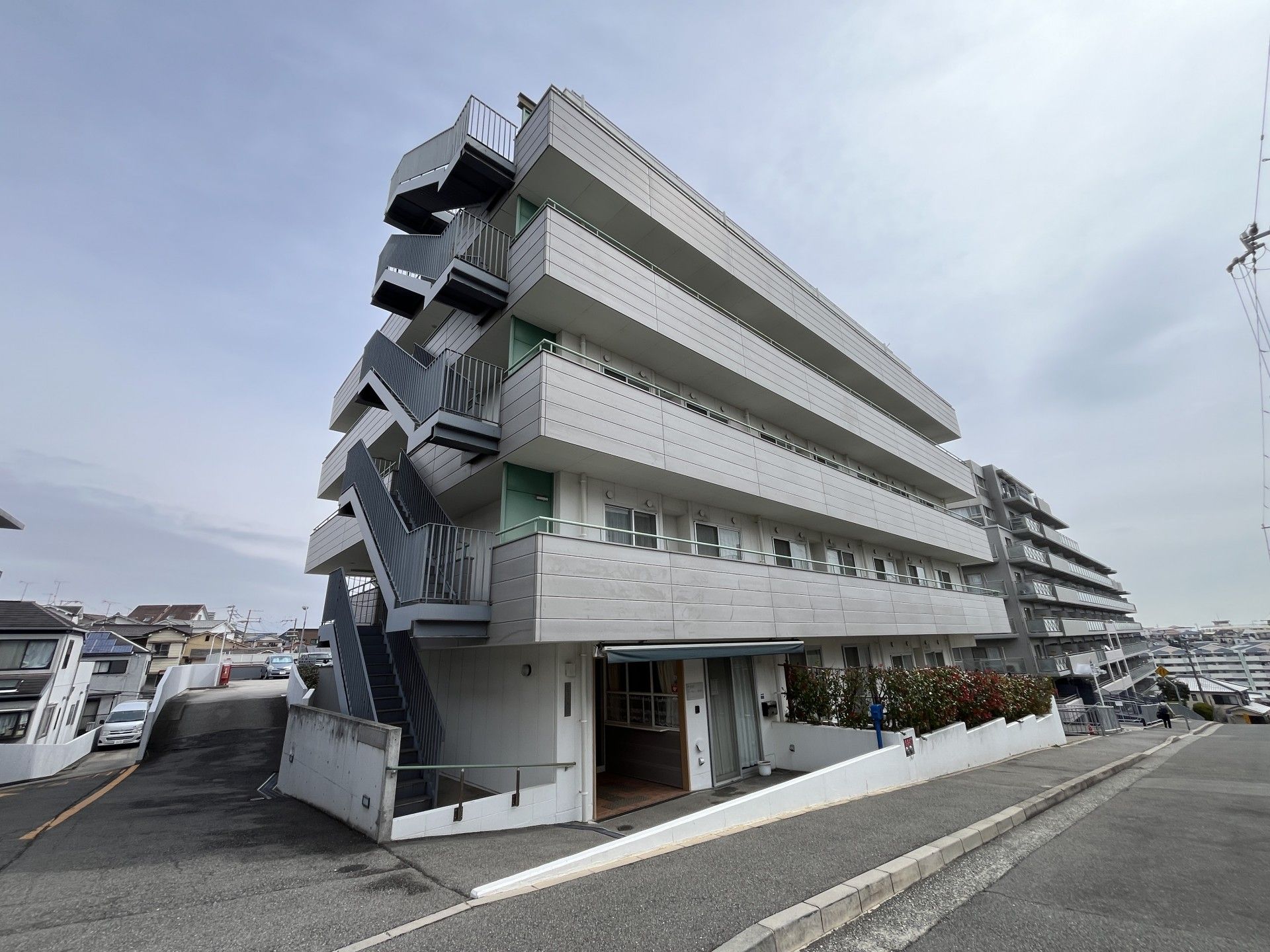外階段のある建物